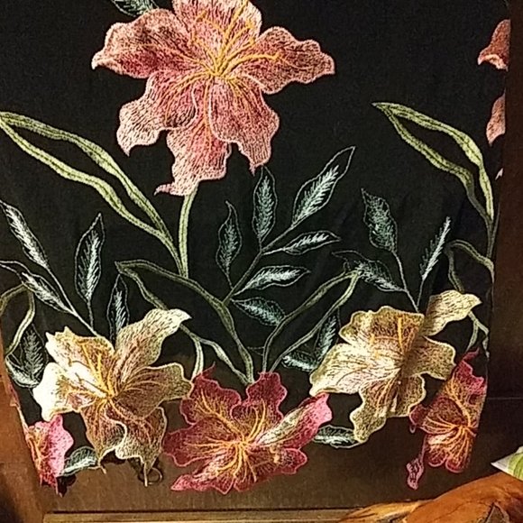 NWOT CASADEI BLACK FLORAL EMBROIDERED SKIRT - Picture 5 of 8